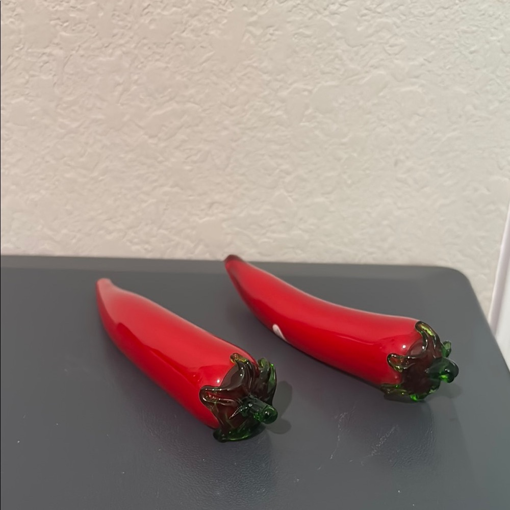 ✨ Red Glass Chili Pepper Accents